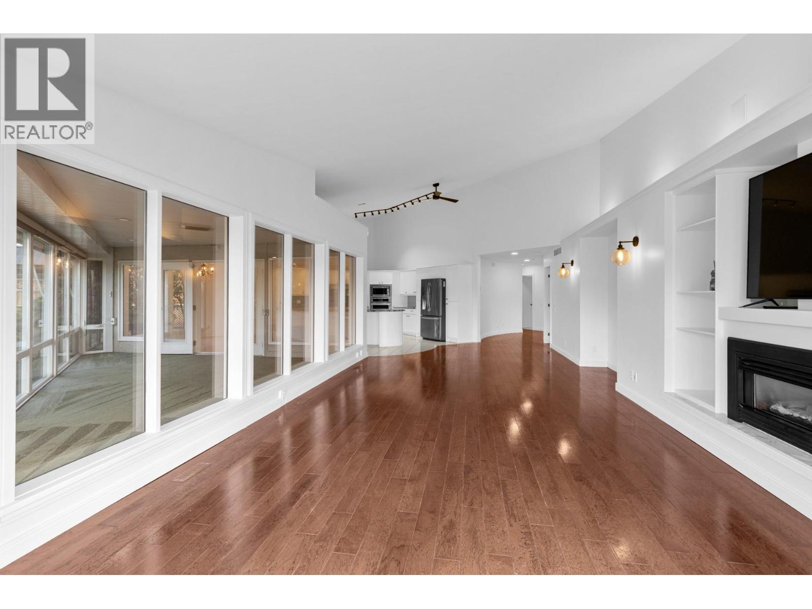 3784 Inglis Place, Peachland