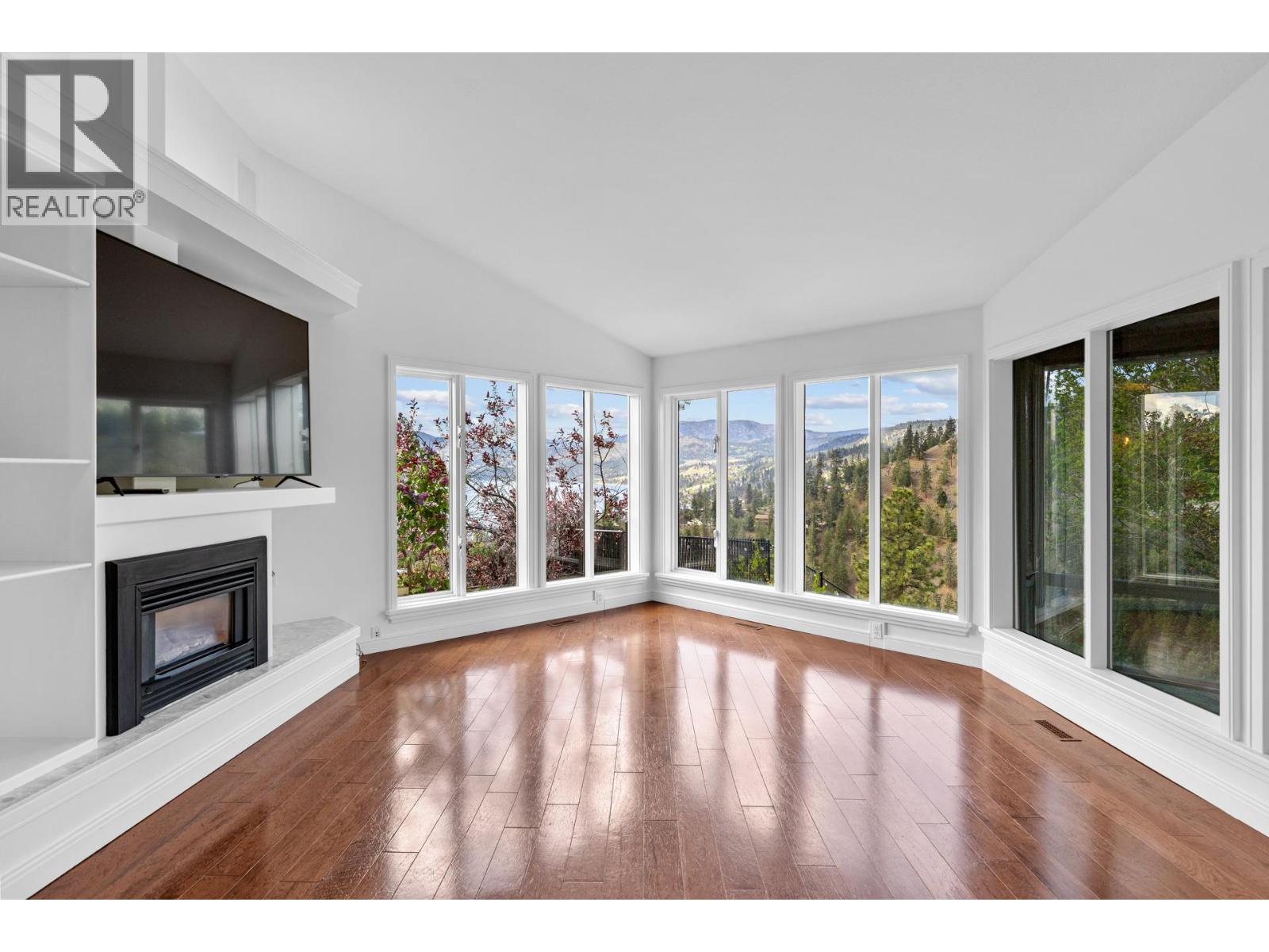 3784 Inglis Place, Peachland