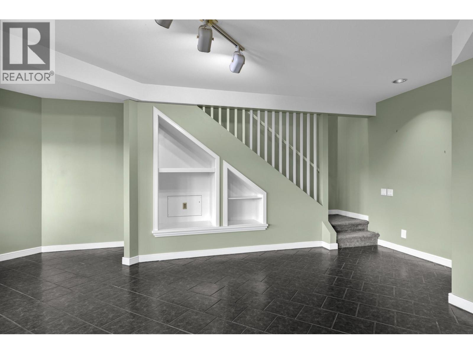 3784 Inglis Place, Peachland