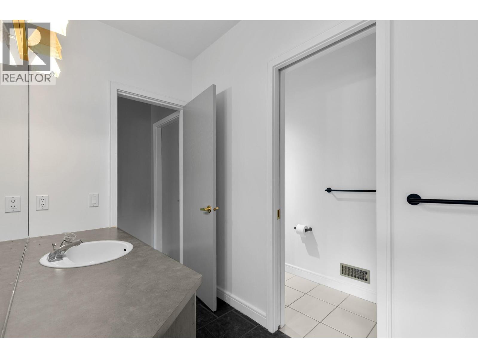 3784 Inglis Place, Peachland