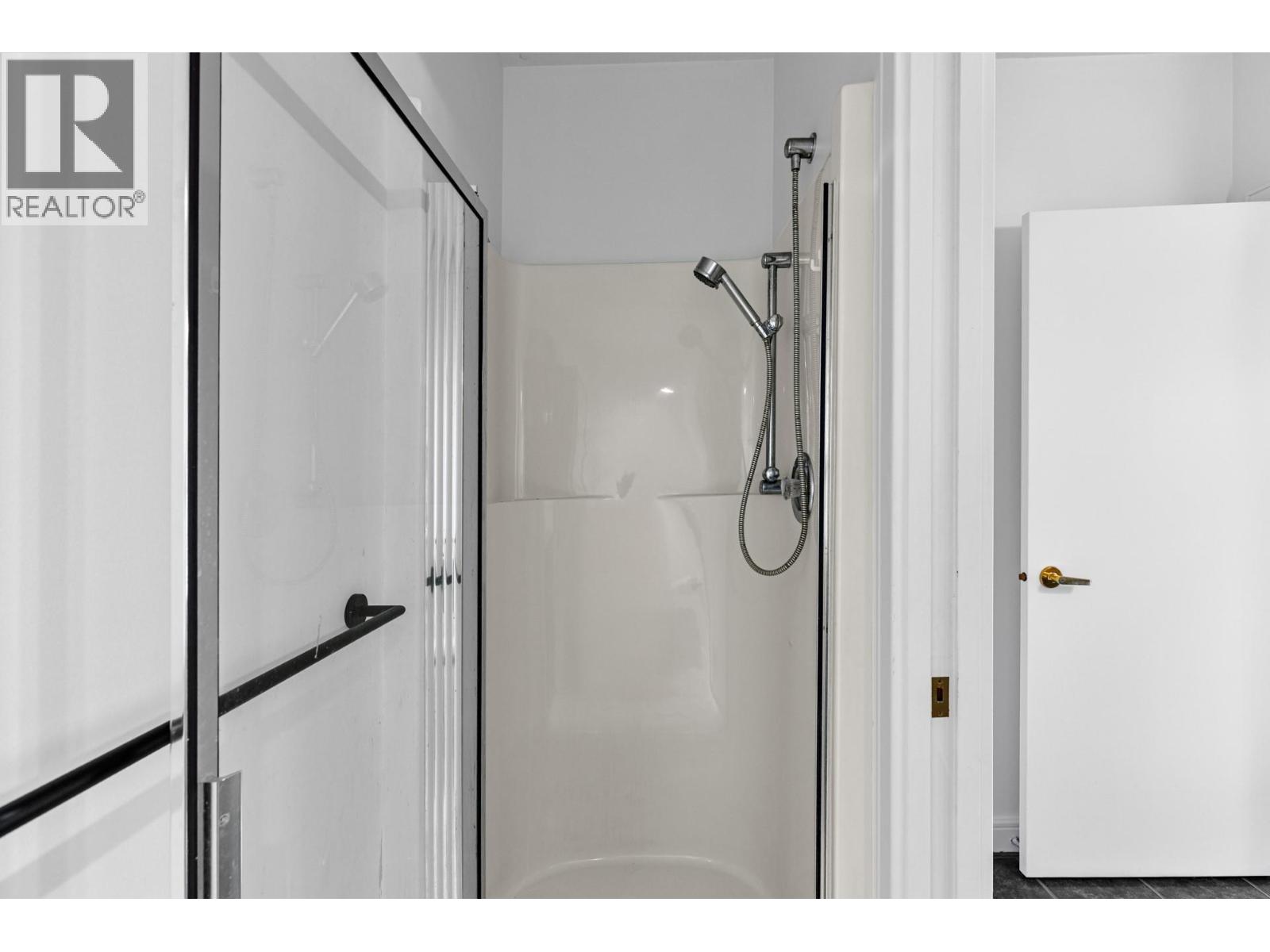 3784 Inglis Place, Peachland