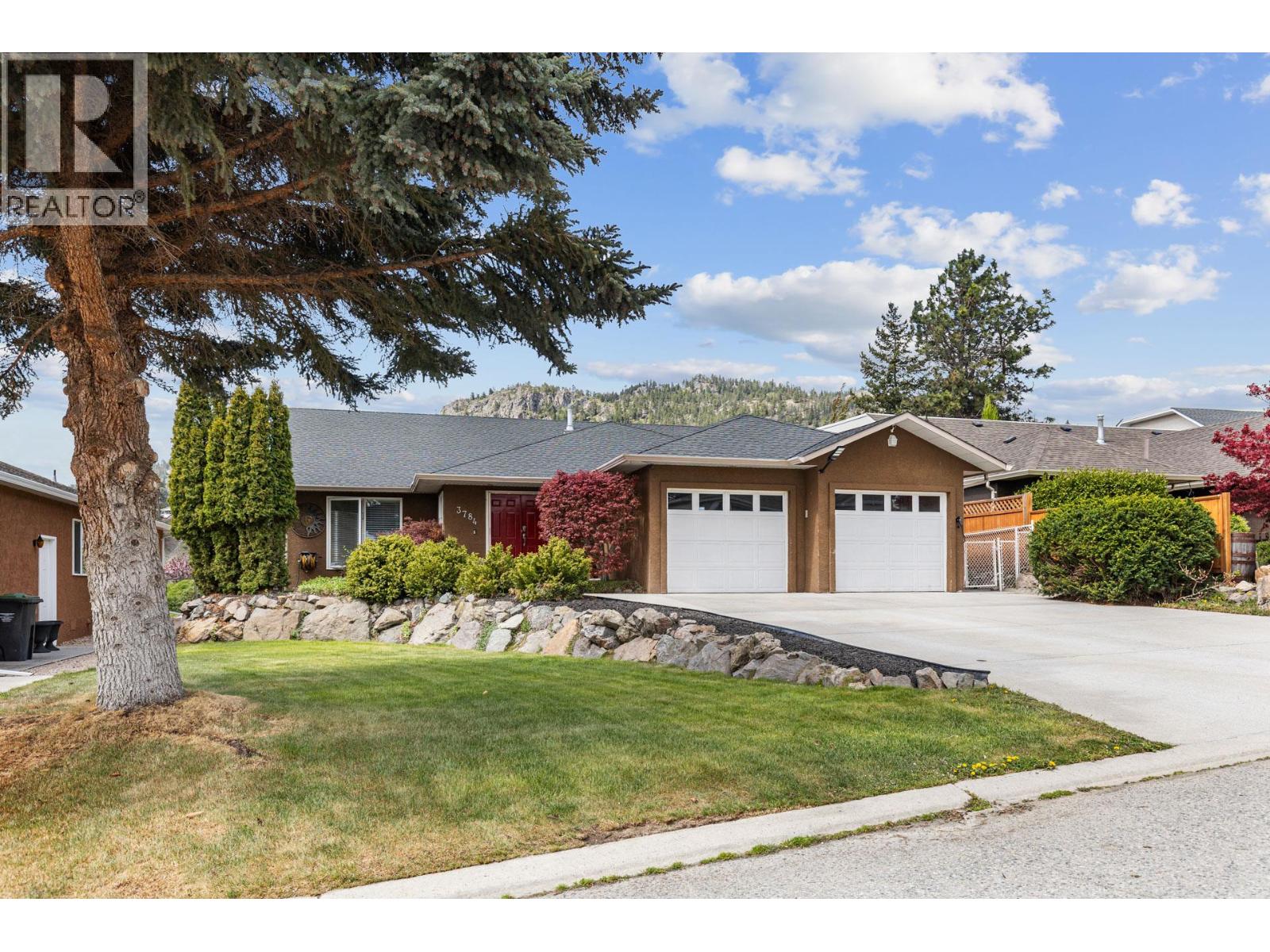 3784 Inglis Place, Peachland