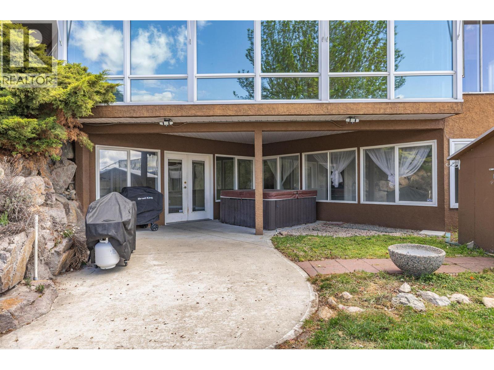 3784 Inglis Place, Peachland