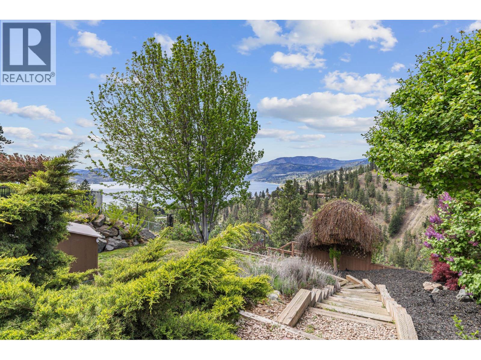 3784 Inglis Place, Peachland