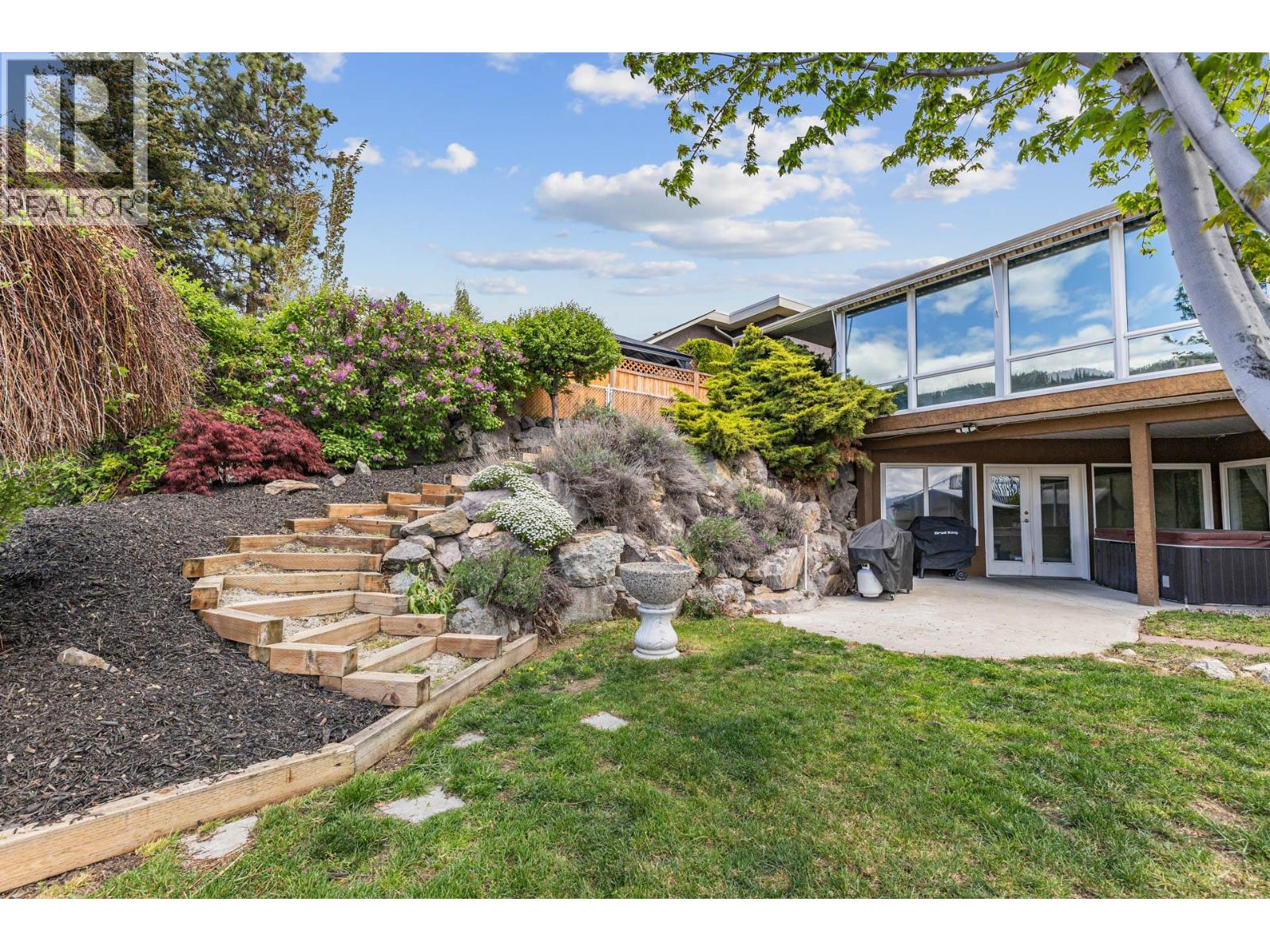 3784 Inglis Place, Peachland