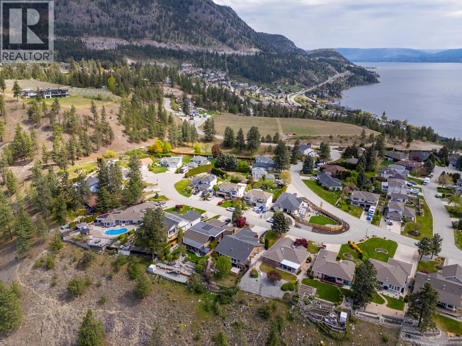3784 Inglis Place, Peachland