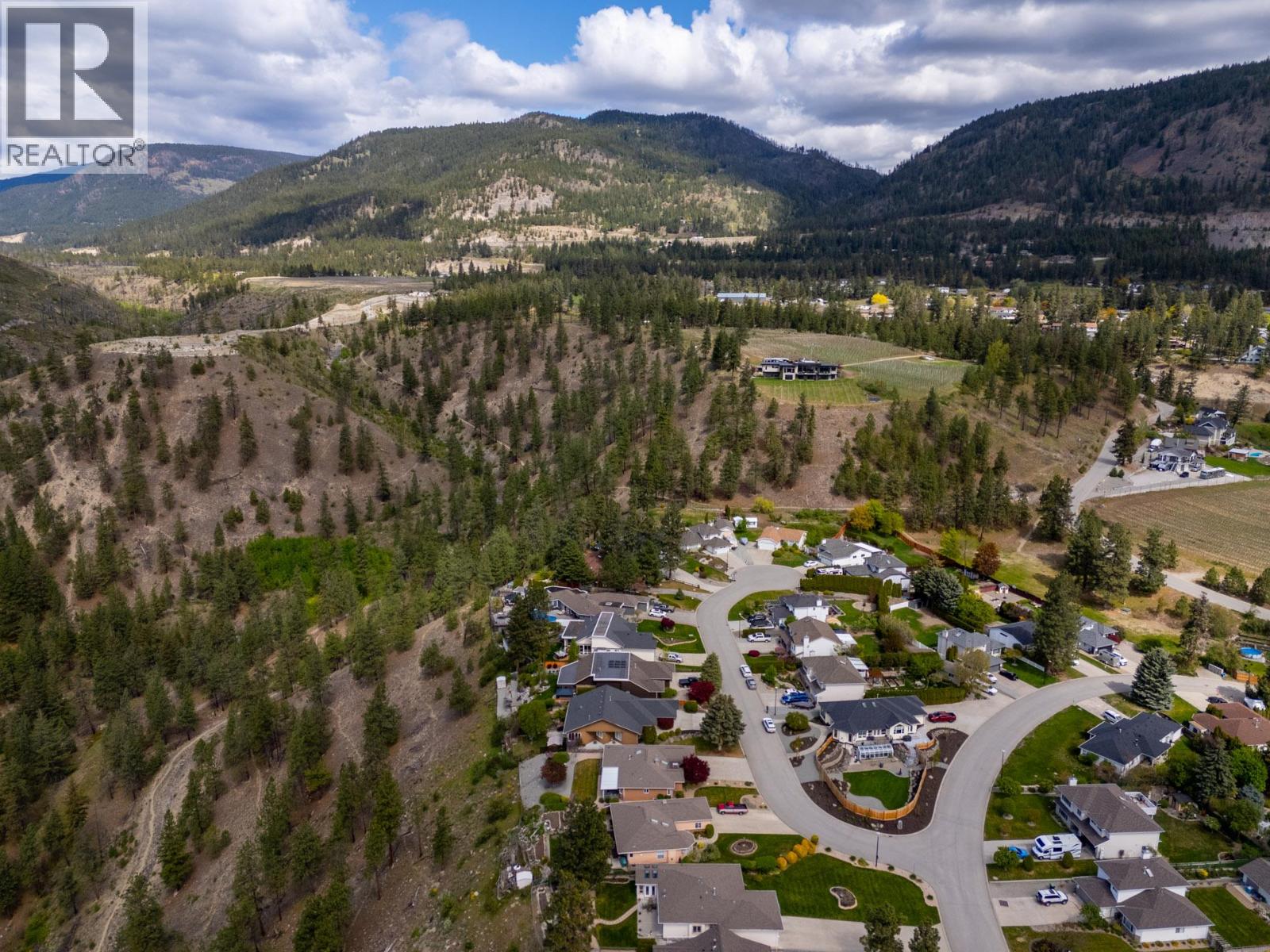 3784 Inglis Place, Peachland