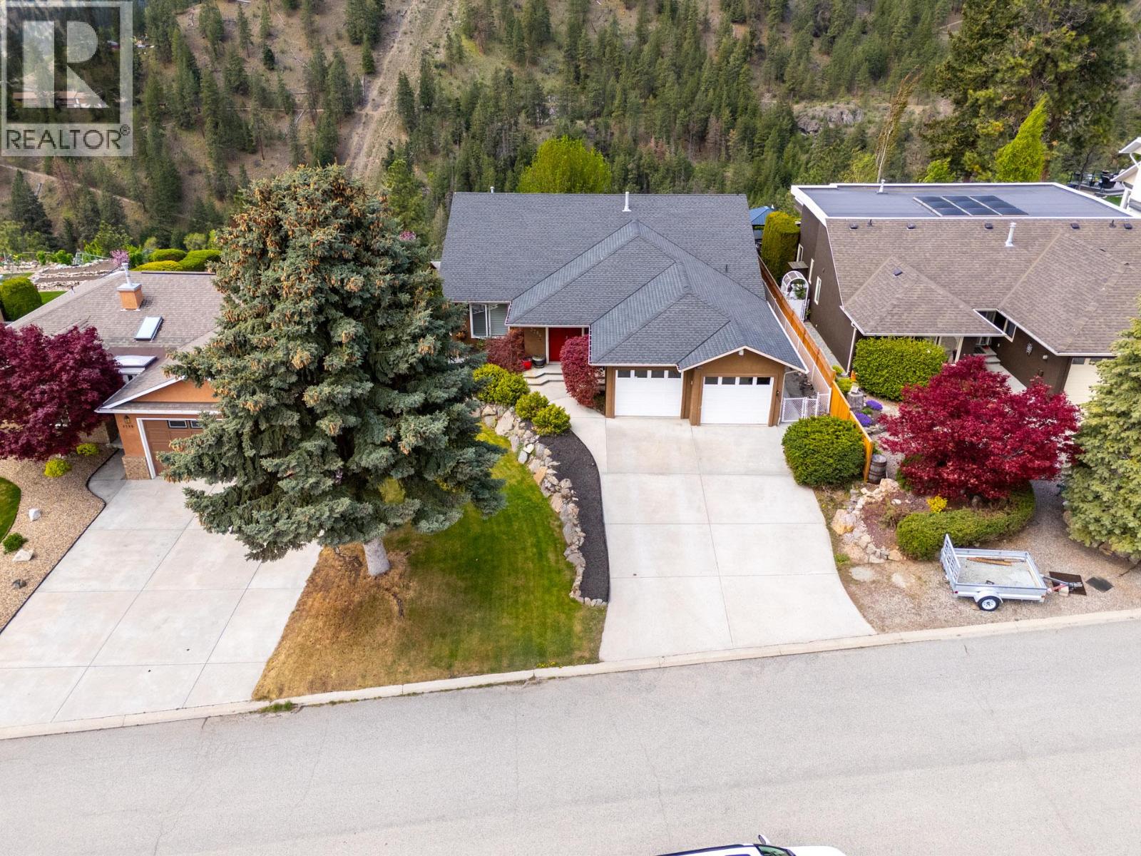 3784 Inglis Place, Peachland