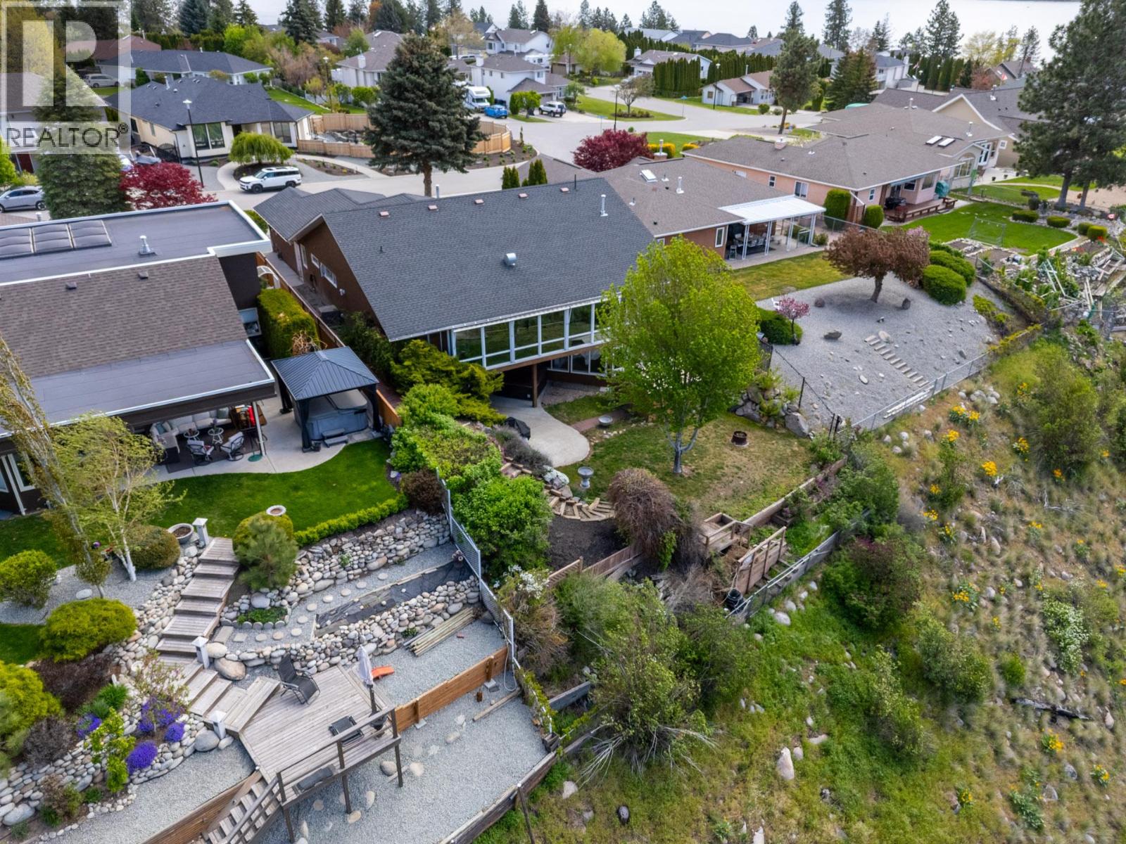 3784 Inglis Place, Peachland