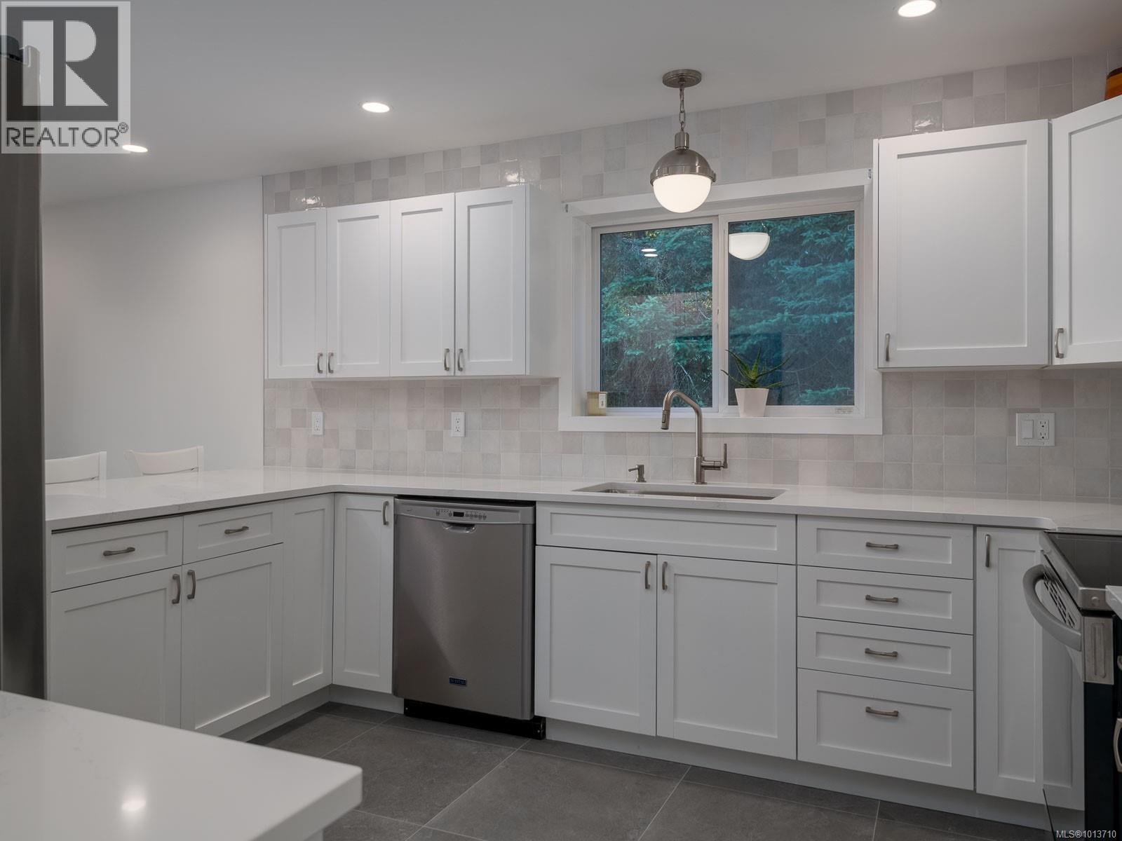 9010 Lord Rd, Port Alberni