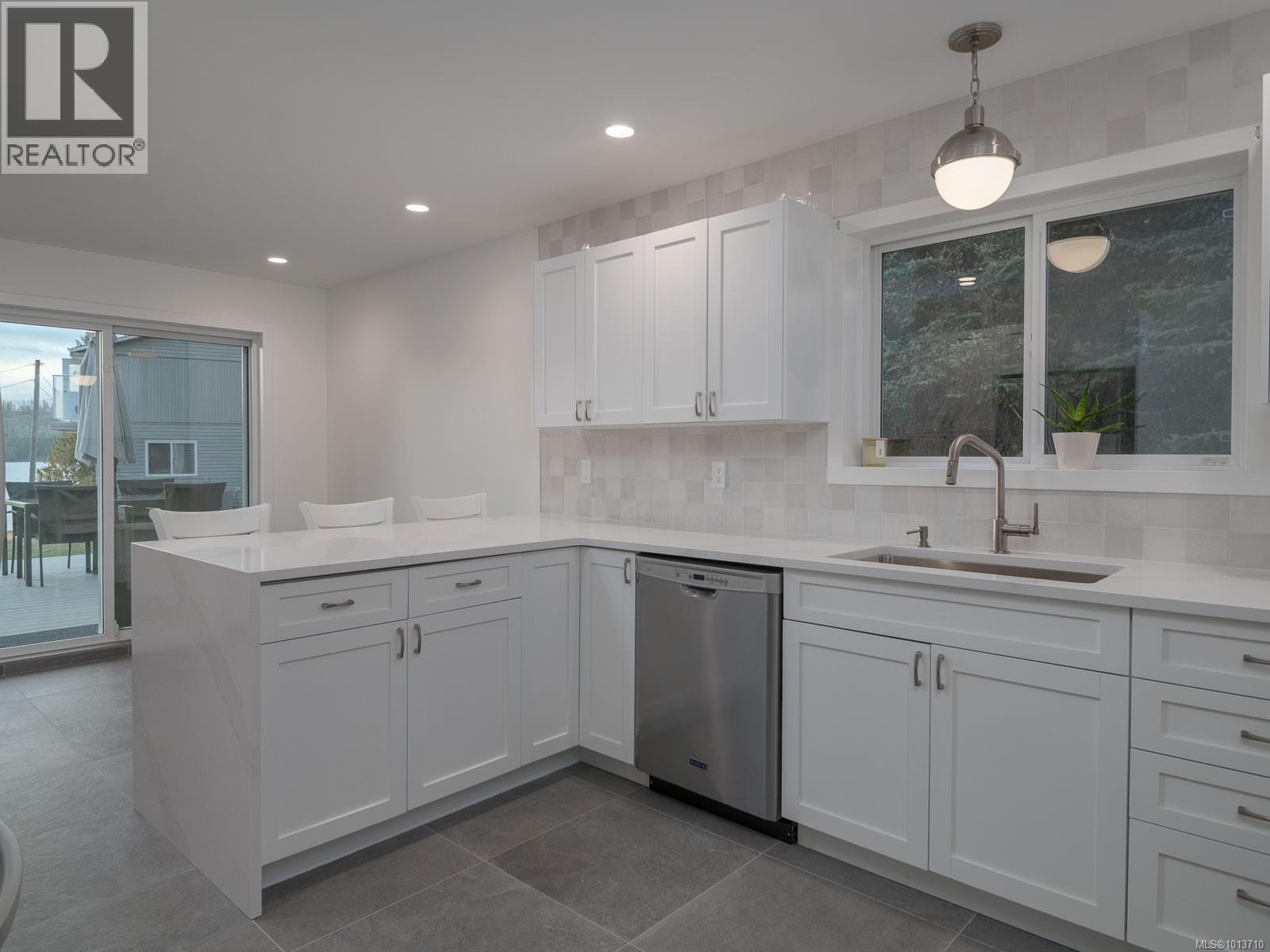 9010 Lord Rd, Port Alberni