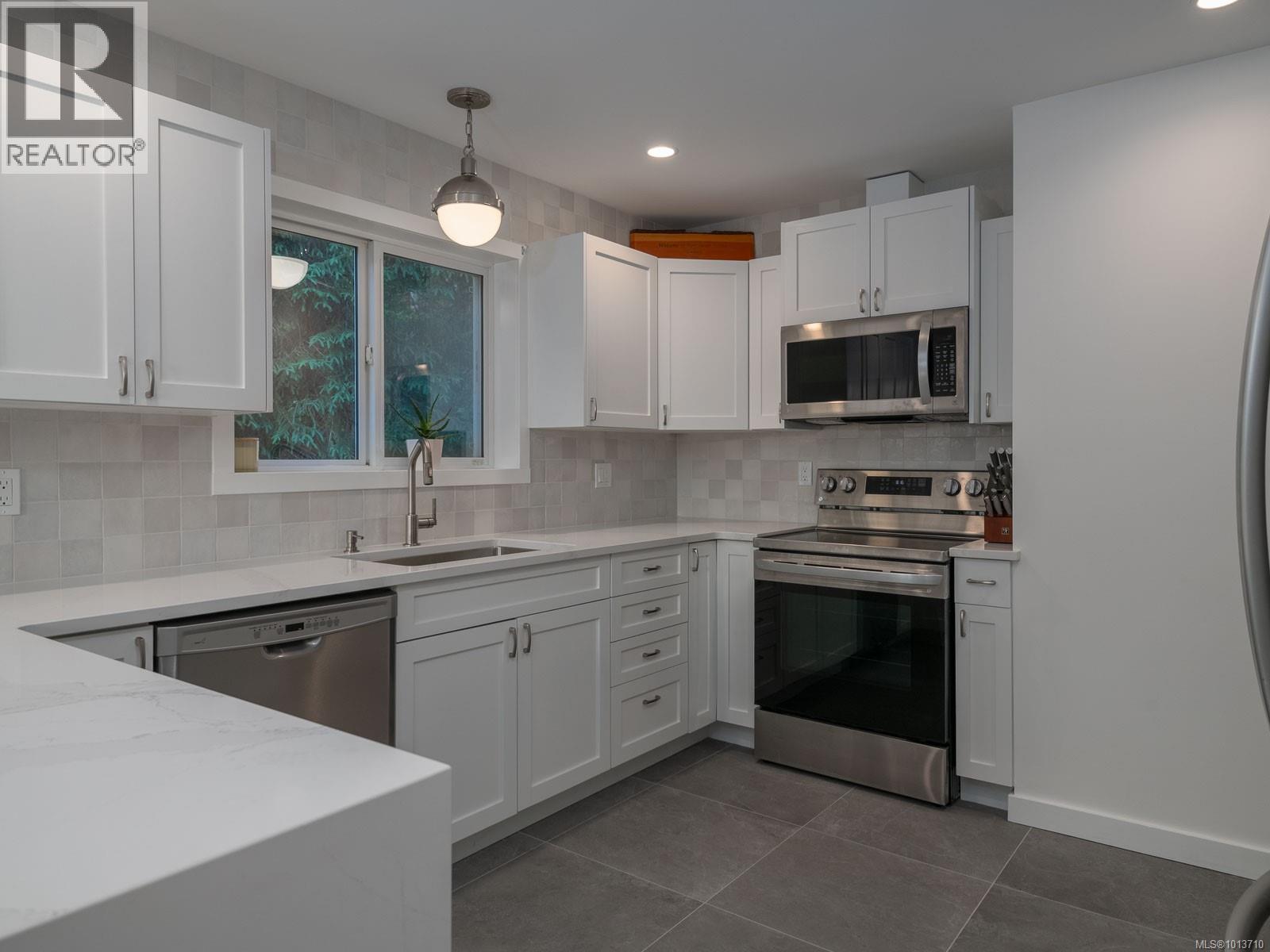 9010 Lord Rd, Port Alberni