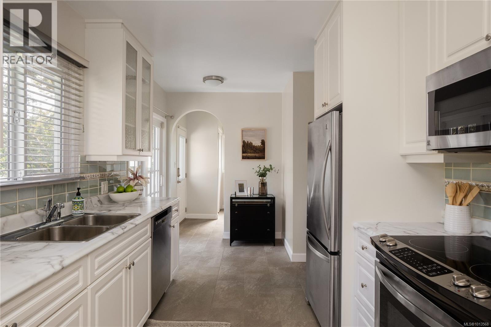  1697 Yale Street, Oak Bay