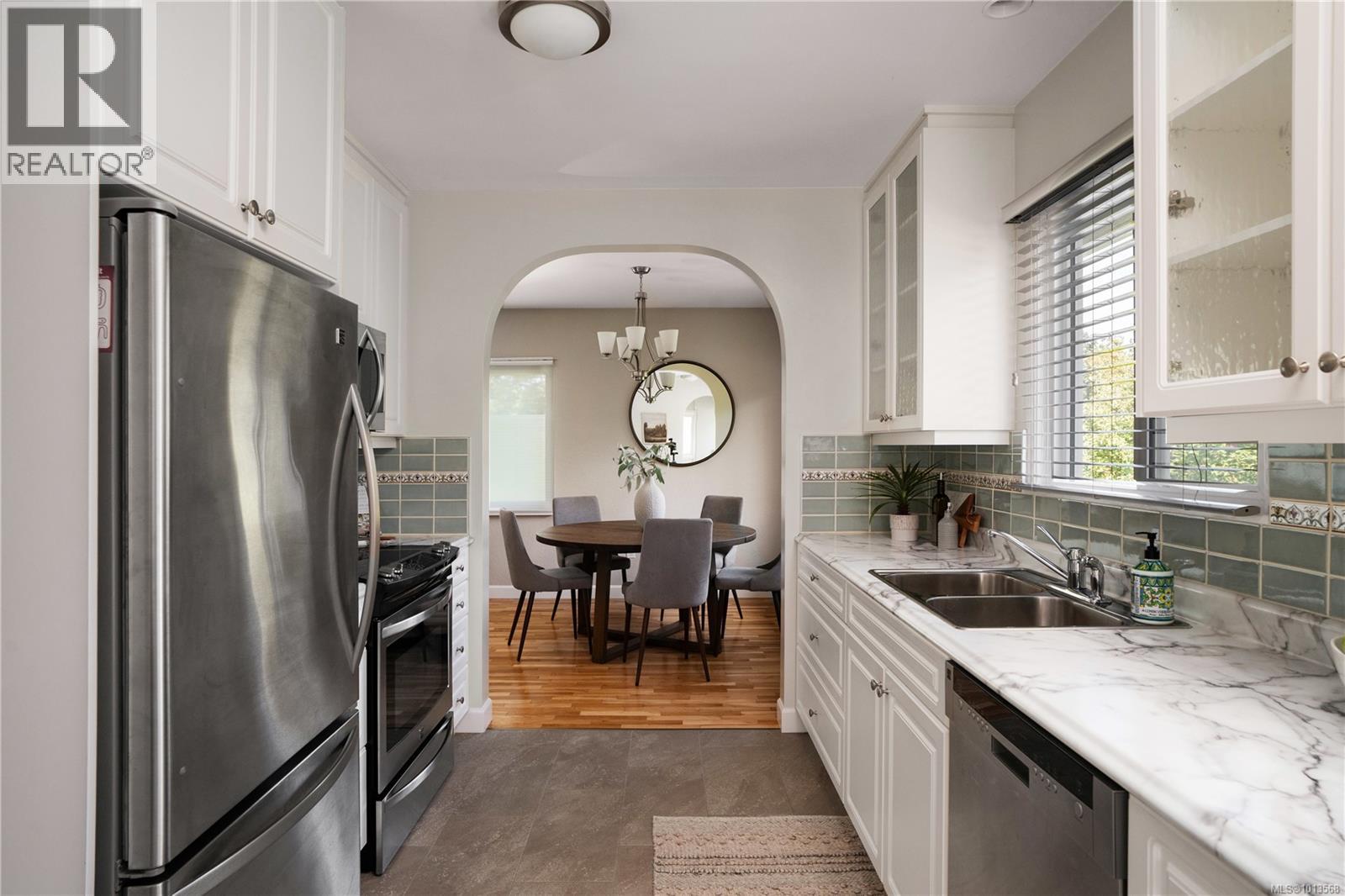  1697 Yale Street, Oak Bay