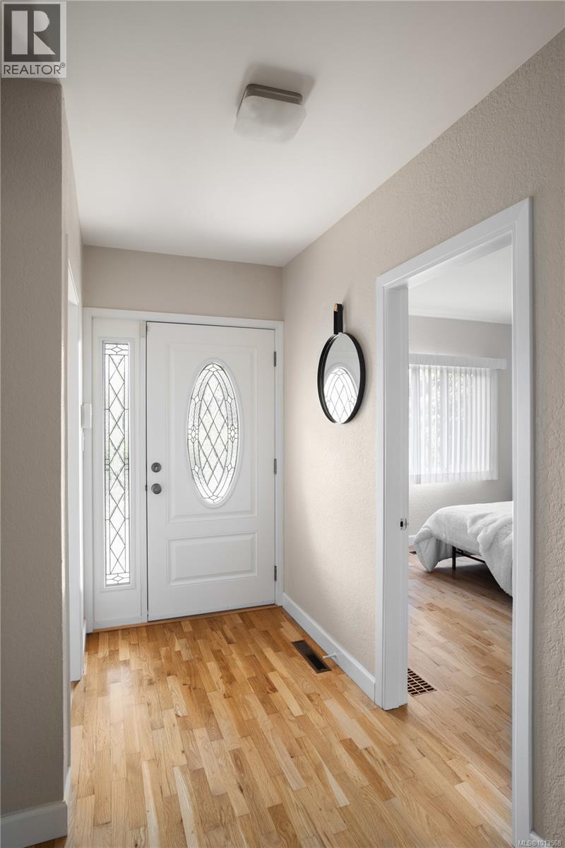  1697 Yale Street, Oak Bay