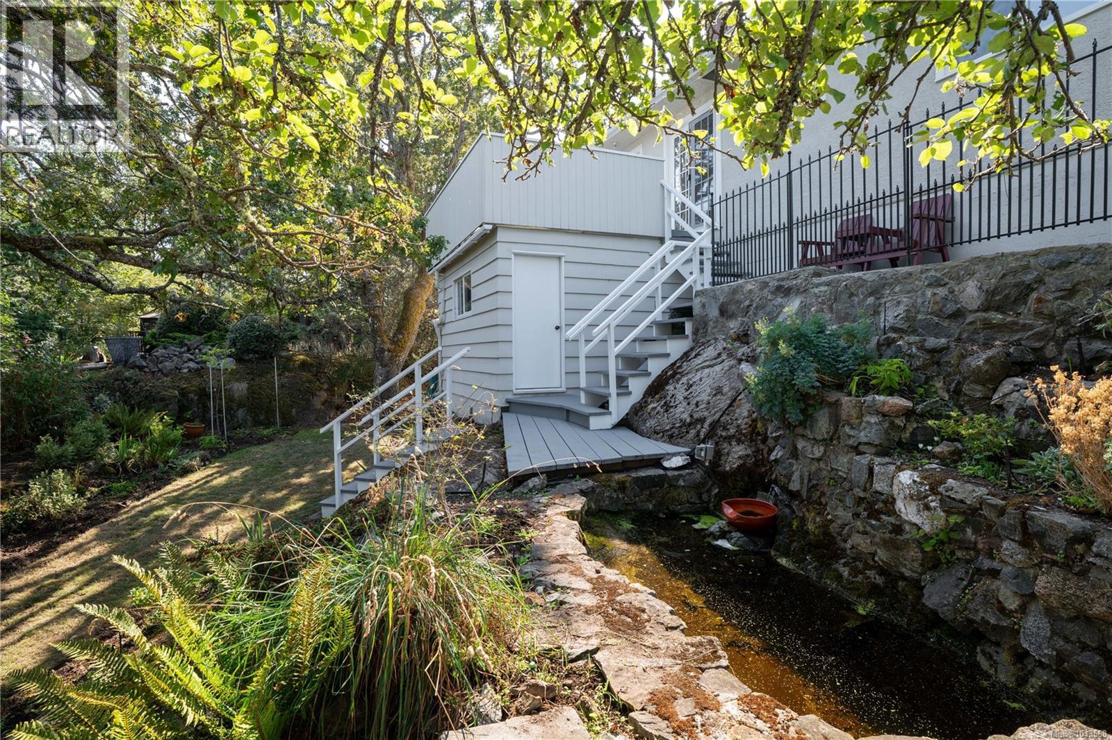  1697 Yale Street, Oak Bay