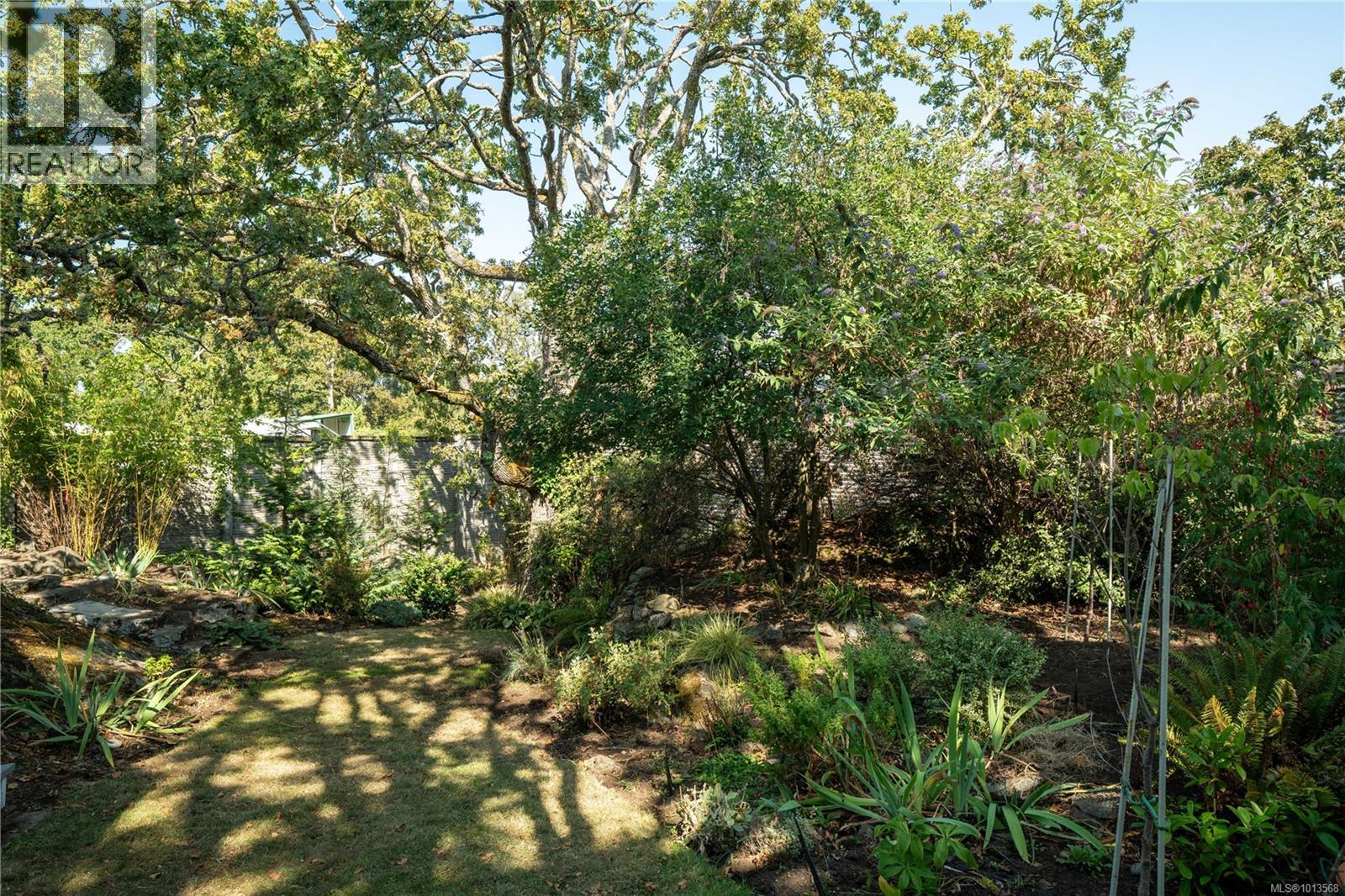  1697 Yale Street, Oak Bay