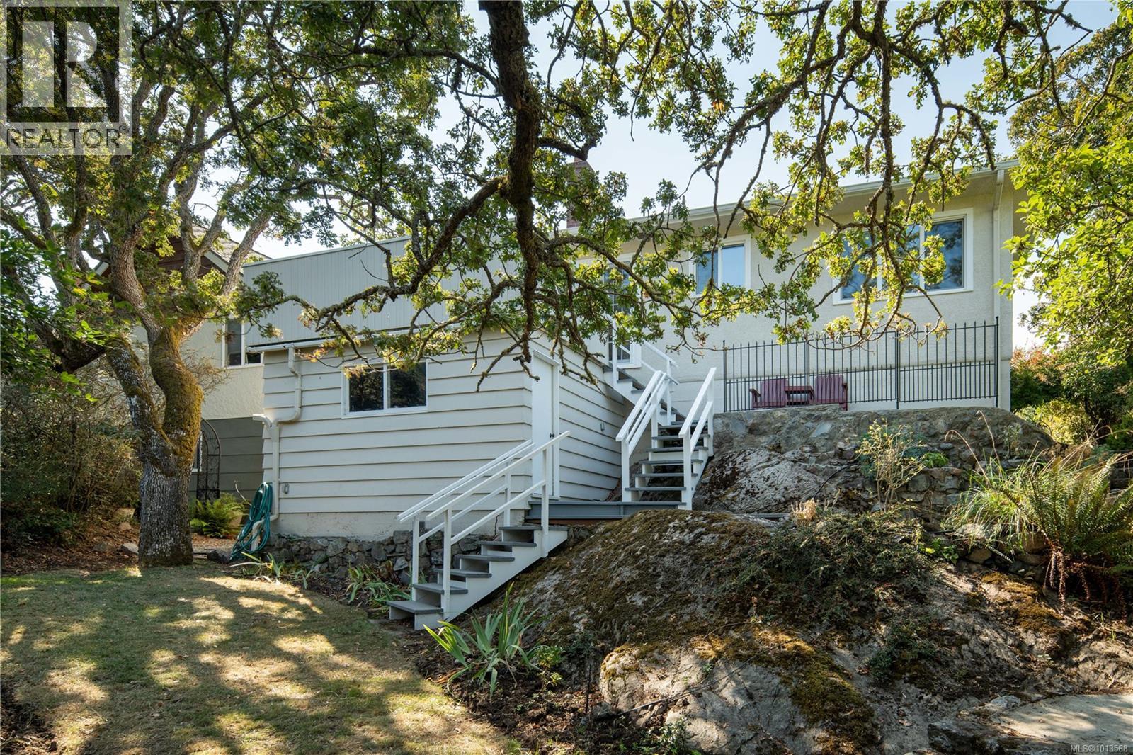  1697 Yale Street, Oak Bay