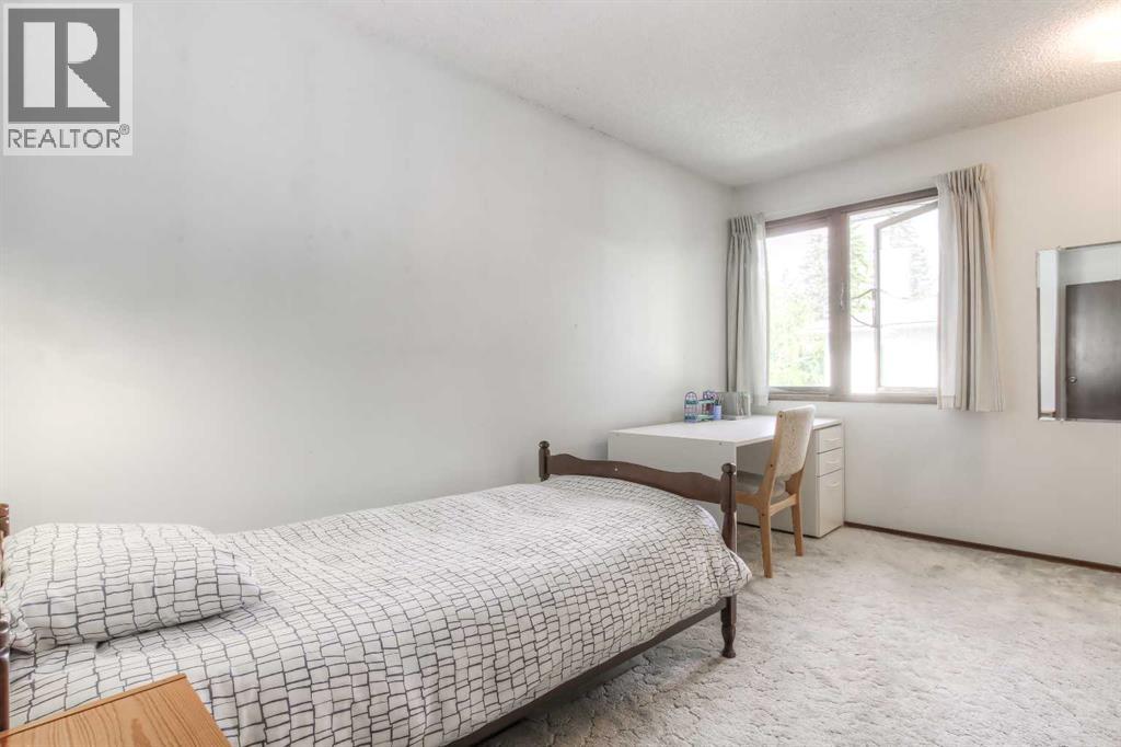 Single Family House for Sale in  Varwood Place NW Varsity Calgary 