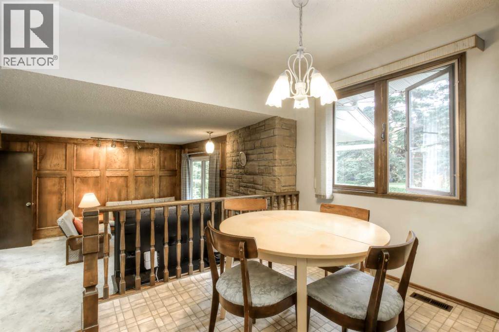 Single Family House for Sale in  Varwood Place NW Varsity Calgary 