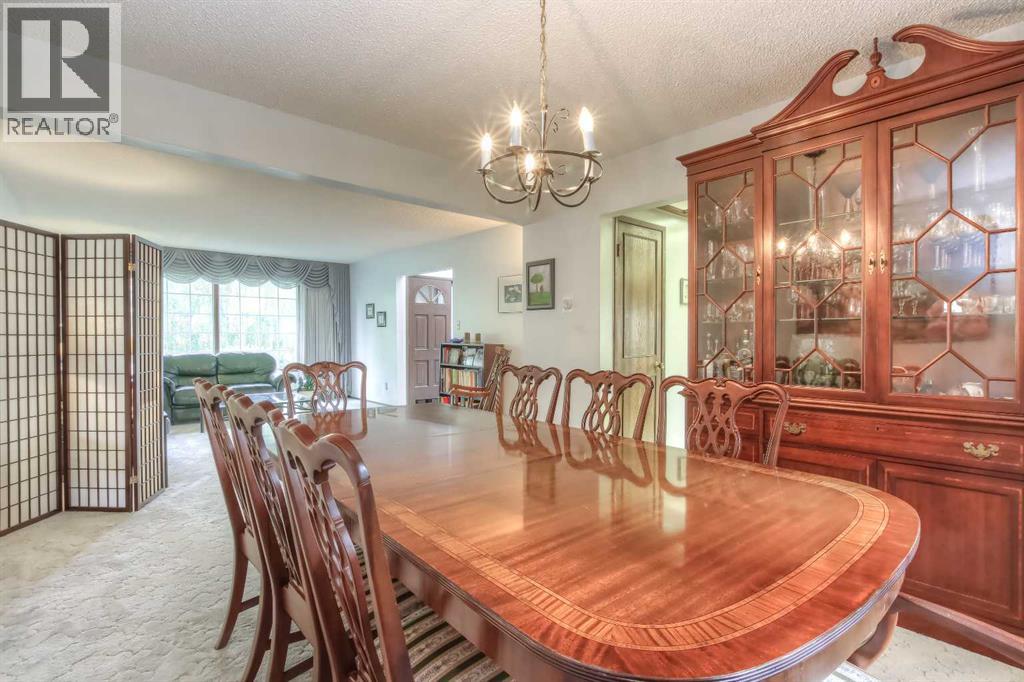 Single Family House for Sale in  Varwood Place NW Varsity Calgary 