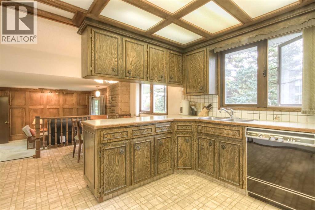 Single Family House for Sale in  Varwood Place NW Varsity Calgary 