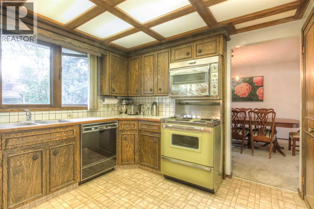 Single Family House for Sale in  Varwood Place NW Varsity Calgary 