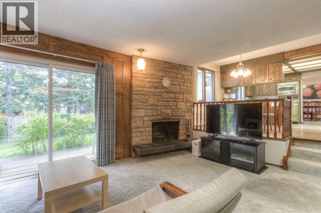 Single Family House for Sale in  Varwood Place NW Varsity Calgary 