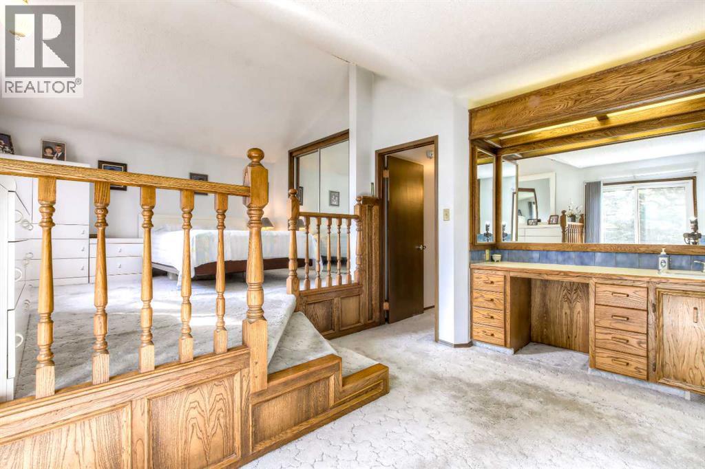 Single Family House for Sale in  Varwood Place NW Varsity Calgary 