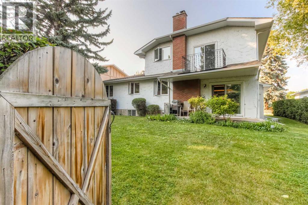Single Family House for Sale in  Varwood Place NW Varsity Calgary 