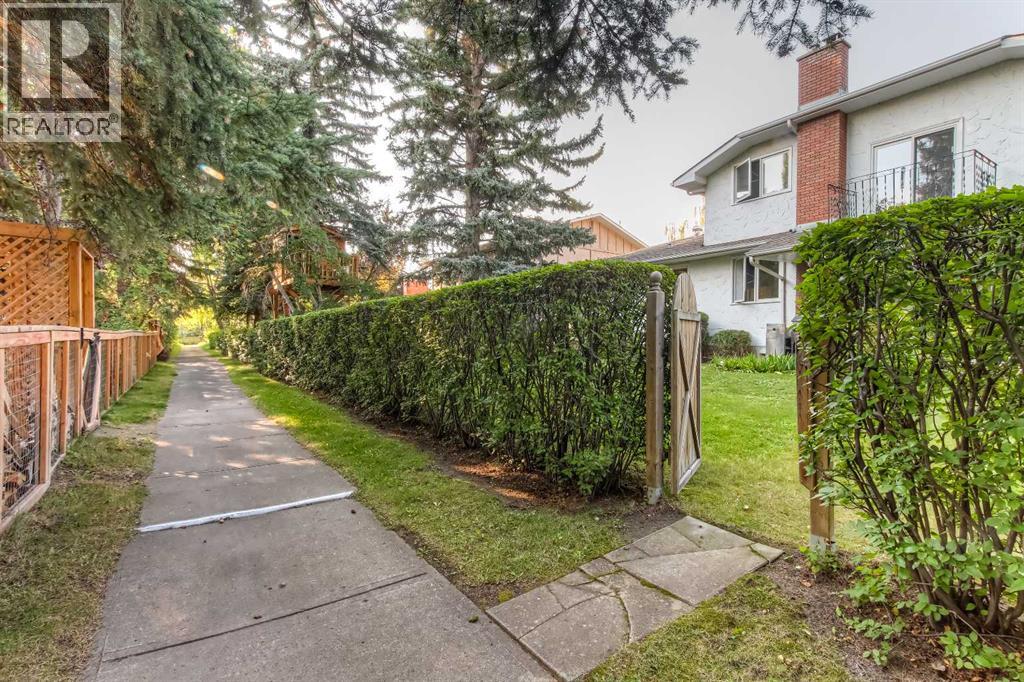 Single Family House for Sale in  Varwood Place NW Varsity Calgary 