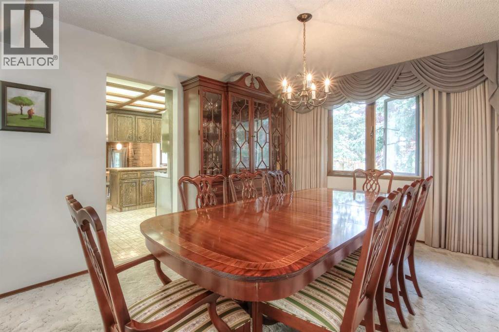 Single Family House for Sale in  Varwood Place NW Varsity Calgary 