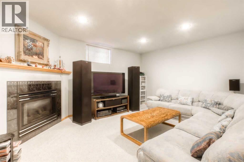 Single Family House for Sale in  Varwood Place NW Varsity Calgary 