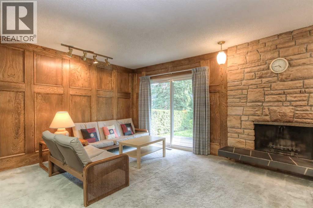 Single Family House for Sale in  Varwood Place NW Varsity Calgary 