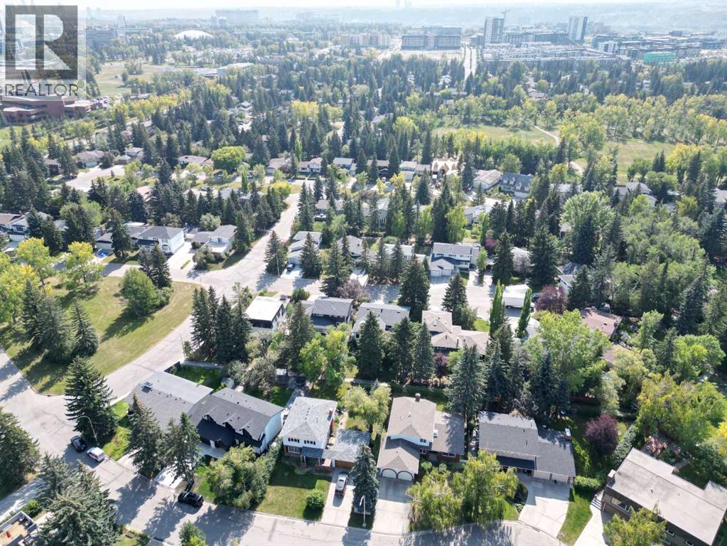 Single Family House for Sale in  Varwood Place NW Varsity Calgary 