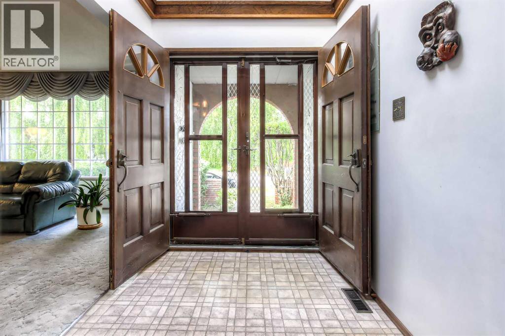 Single Family House for Sale in  Varwood Place NW Varsity Calgary 