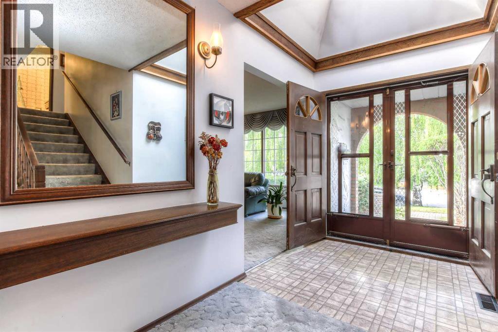 Single Family House for Sale in  Varwood Place NW Varsity Calgary 