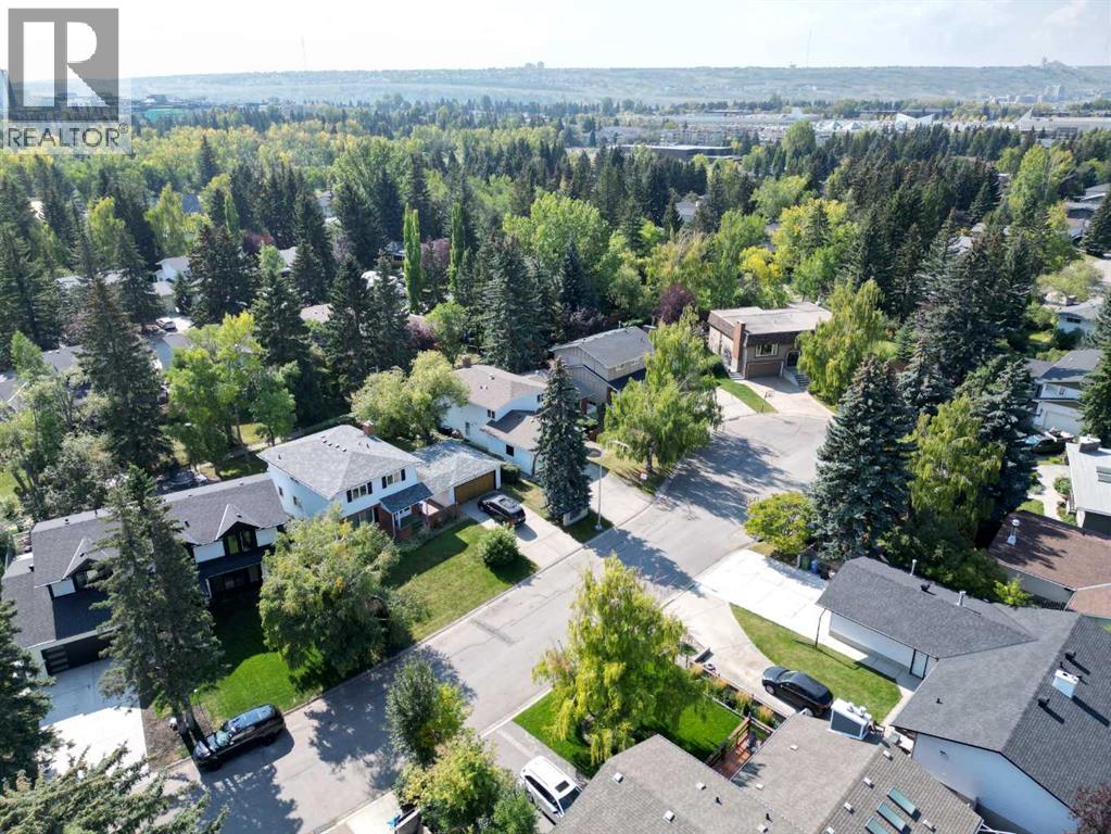 Single Family House for Sale in  Varwood Place NW Varsity Calgary 
