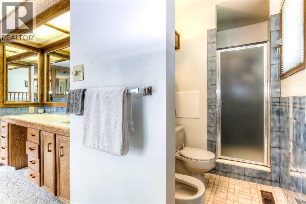 Single Family House for Sale in  Varwood Place NW Varsity Calgary 