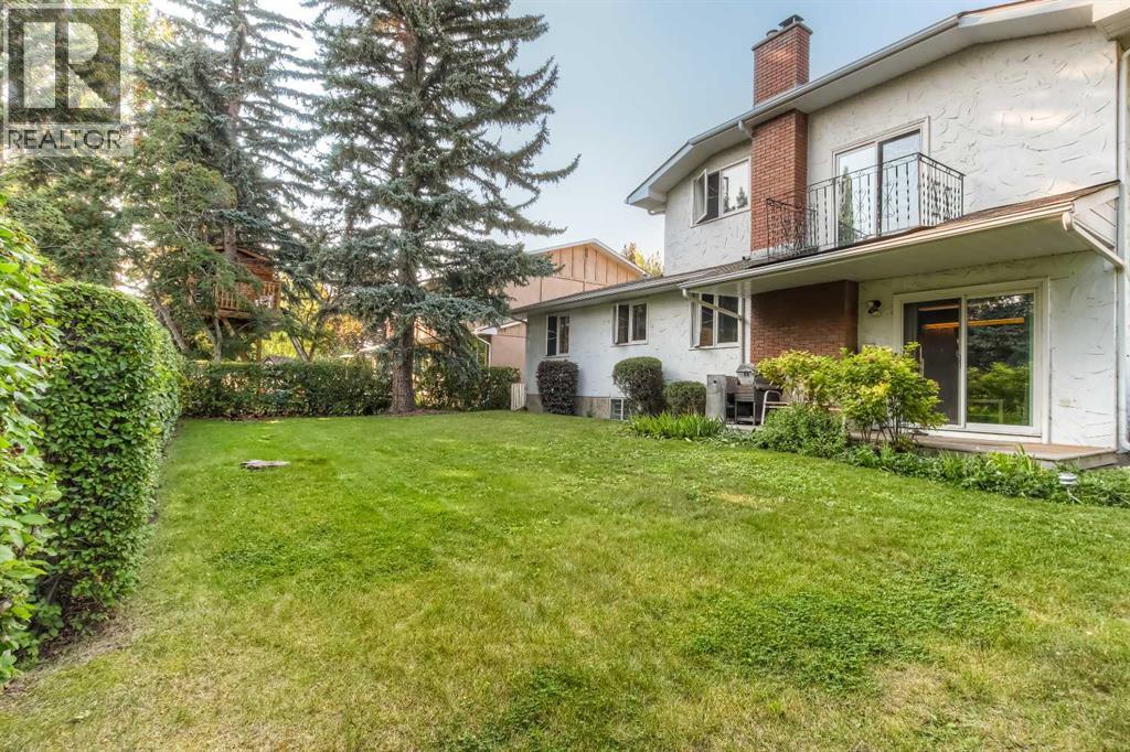Single Family House for Sale in  Varwood Place NW Varsity Calgary 