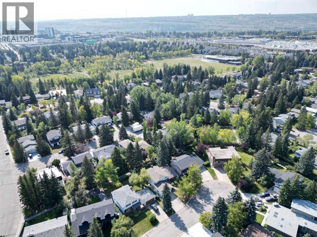 Single Family House for Sale in  Varwood Place NW Varsity Calgary 