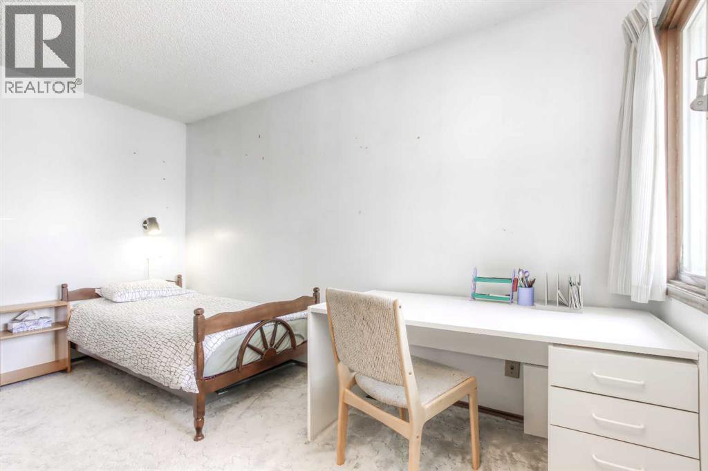 Single Family House for Sale in  Varwood Place NW Varsity Calgary 