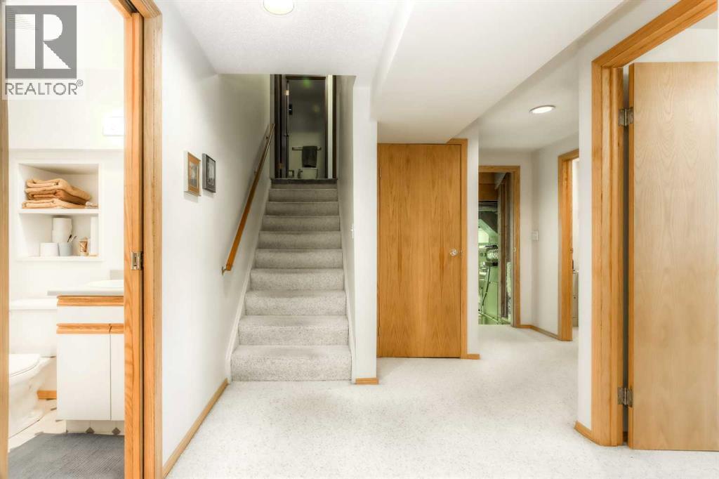 Single Family House for Sale in  Varwood Place NW Varsity Calgary 