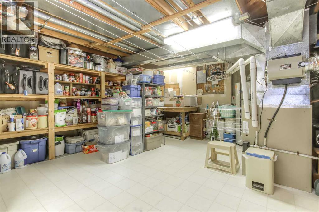 Single Family House for Sale in  Varwood Place NW Varsity Calgary 