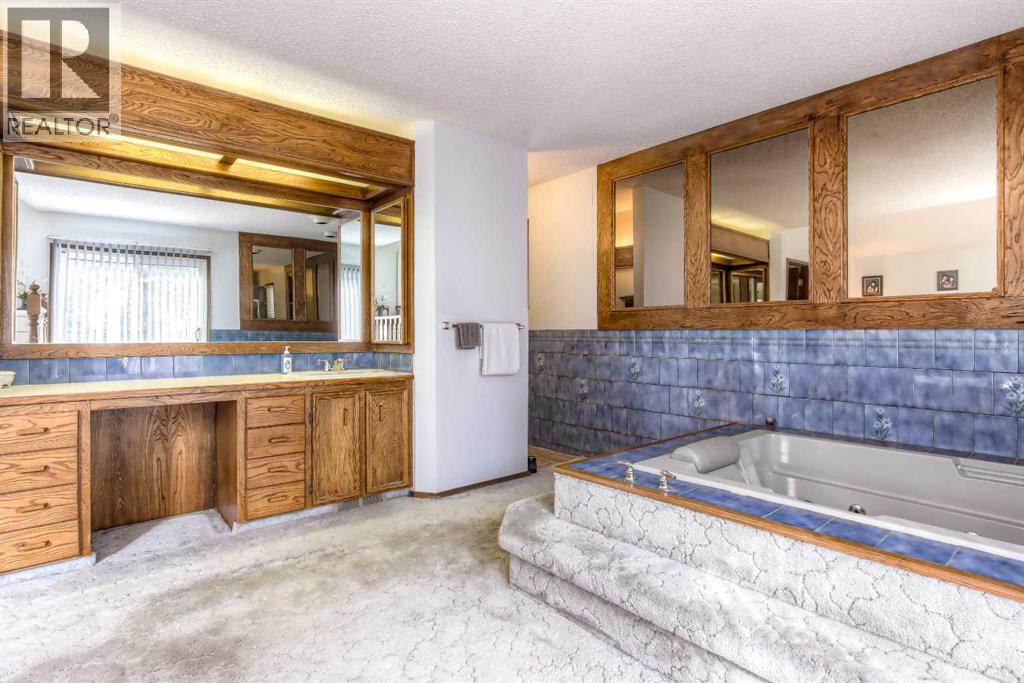 Single Family House for Sale in  Varwood Place NW Varsity Calgary 