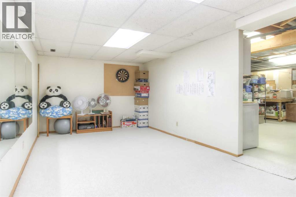 Single Family House for Sale in  Varwood Place NW Varsity Calgary 