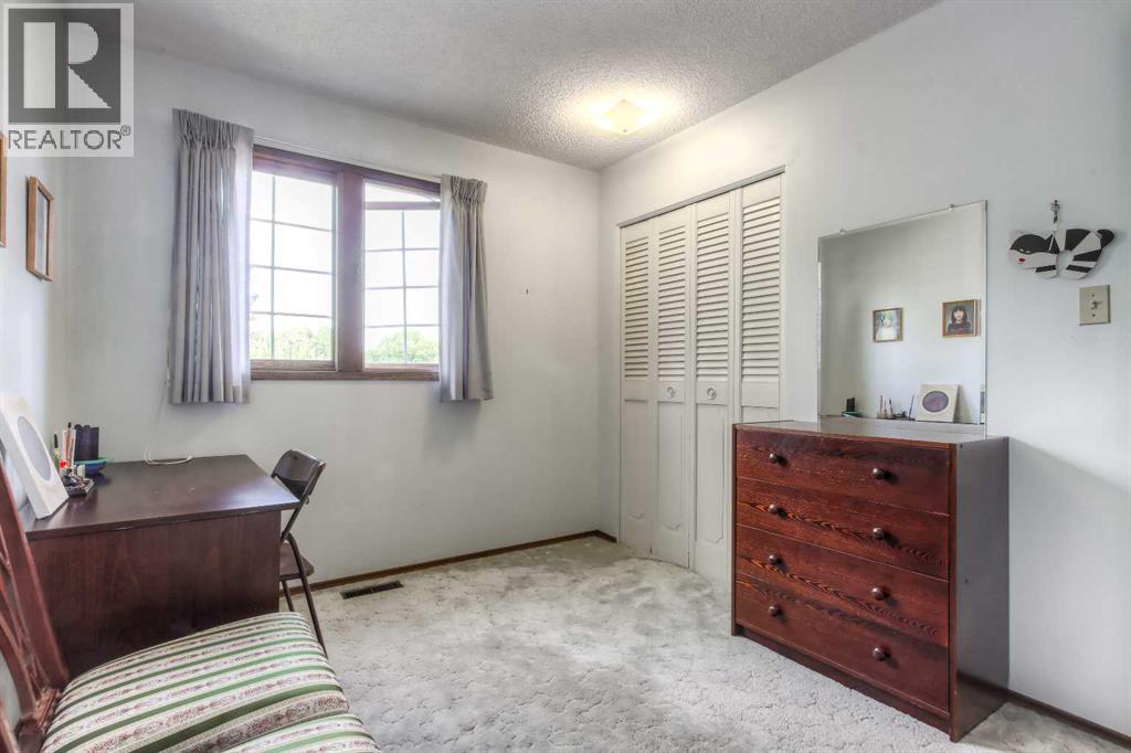 Single Family House for Sale in  Varwood Place NW Varsity Calgary 