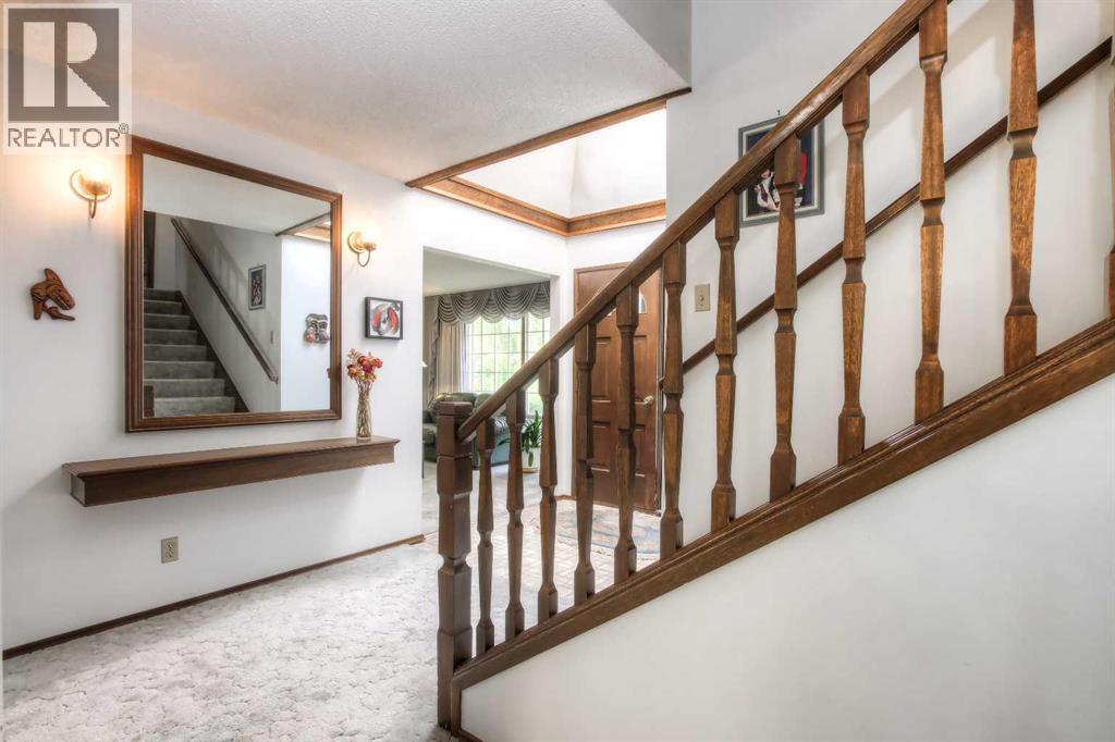 Single Family House for Sale in  Varwood Place NW Varsity Calgary 