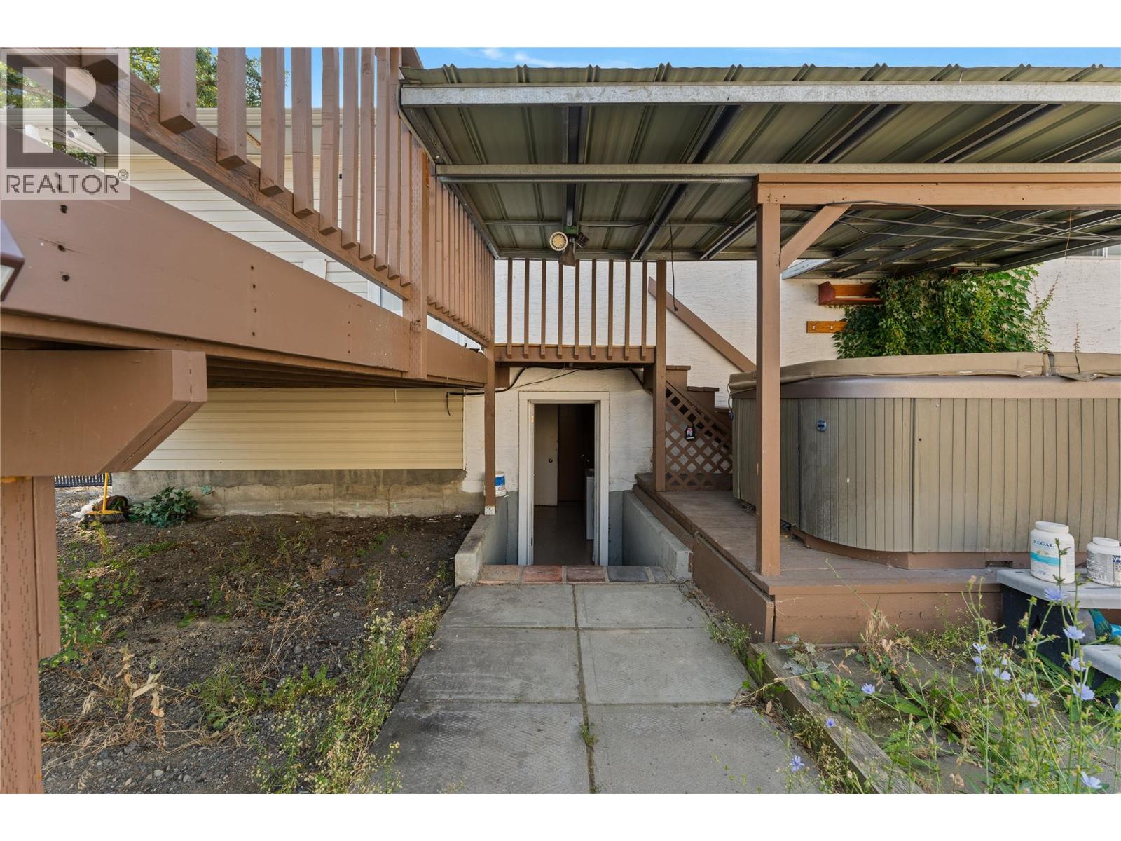  2858 Aberdeen Road, West Kelowna