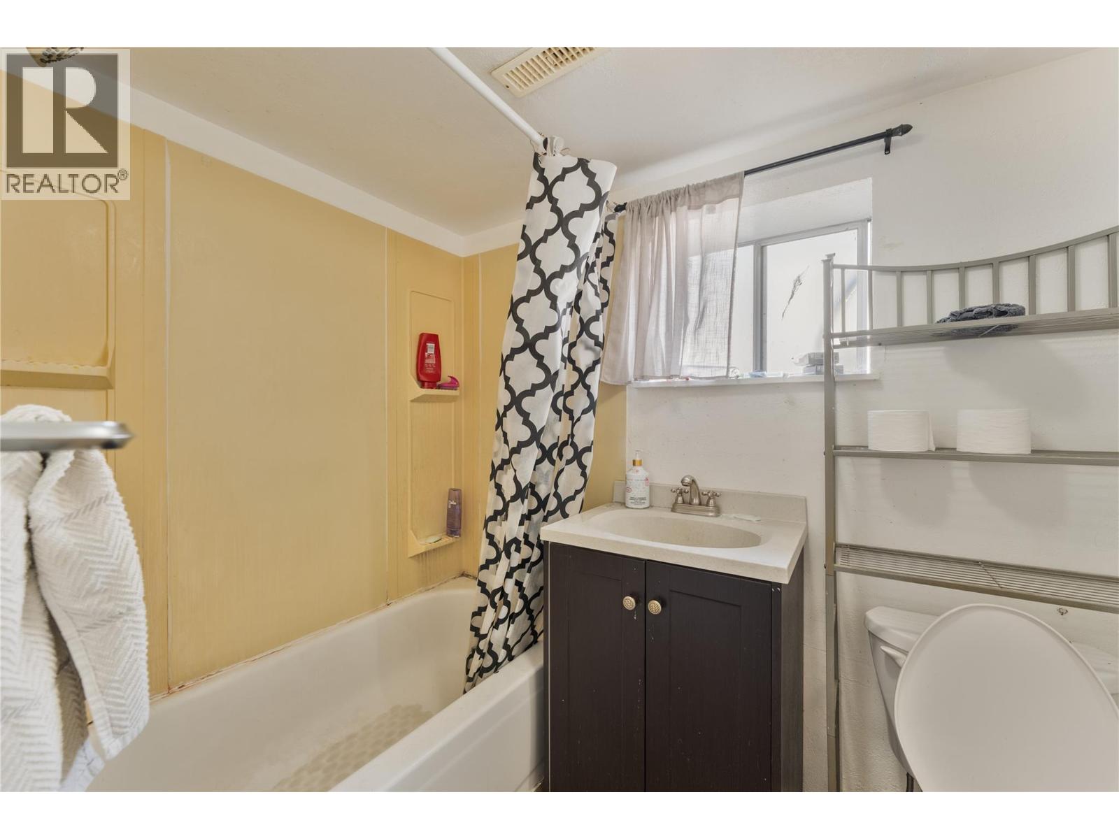  2858 Aberdeen Road, West Kelowna